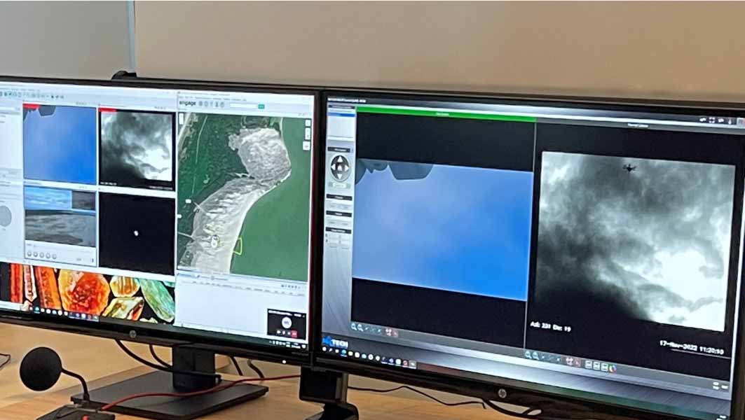 2 surveillance screens enabling analysis of a coastal zone